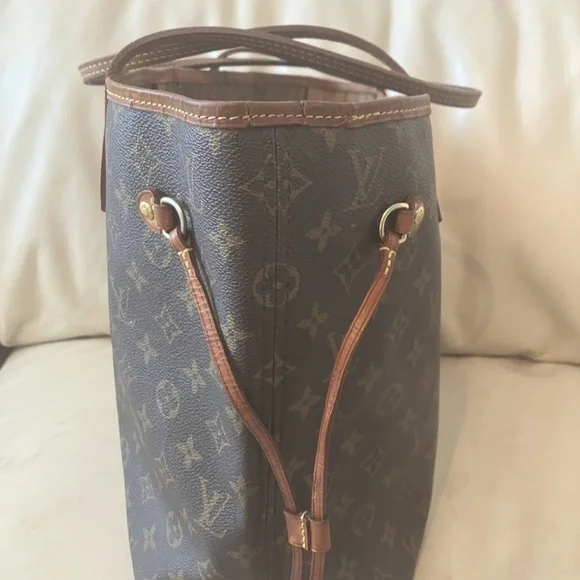 Louis Vuitton Neverfull MM - Picture 5 of 10